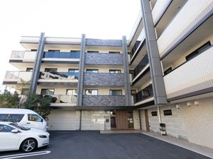多階層の建物外観