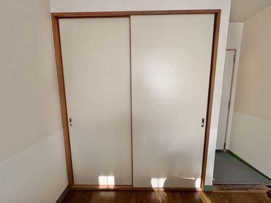 木製の引き戸