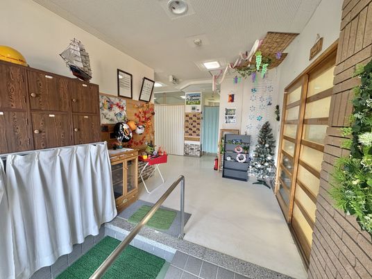 飾り付けのある廊下