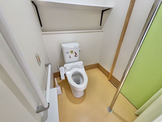 手すり付きトイレ