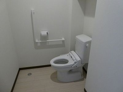 バリアフリー設計のトイレ