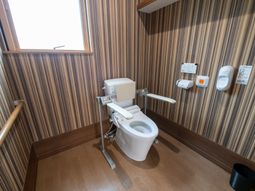 バリアフリー対応のトイレ