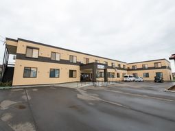 広々とした建物の外観