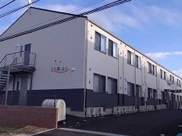 静かな住宅街の外観 外観 シンプルで落ち着いた色合いの建物です。周囲は静かな住宅街で、のびのびとお過ごしいただけます。