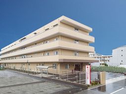 清潔感ある外観の施設