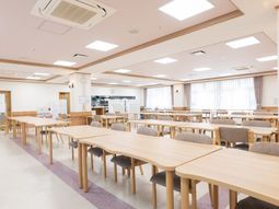 明るい食堂の風景