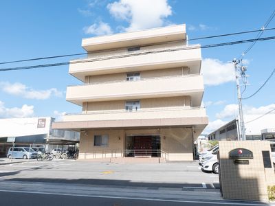 多階層の建物外観