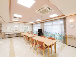 明るいダイニングスペース