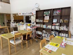 本の多いラウンジ