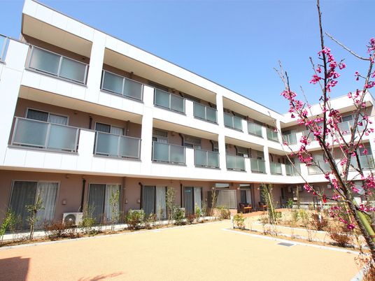 中庭のある建物外観  