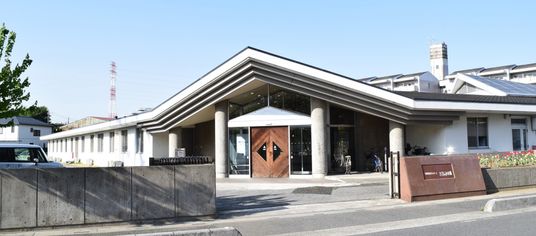 モダンな建物の外観