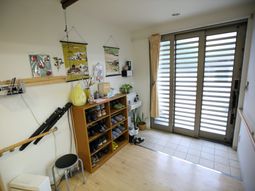 玄関エリアの明るい空間