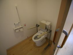 バリアフリーのトイレ設備