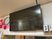 壁掛けテレビのある室内