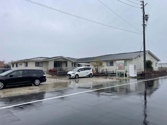 広々とした外観