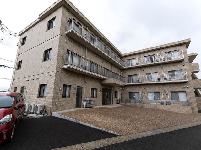 多階層の建物外観