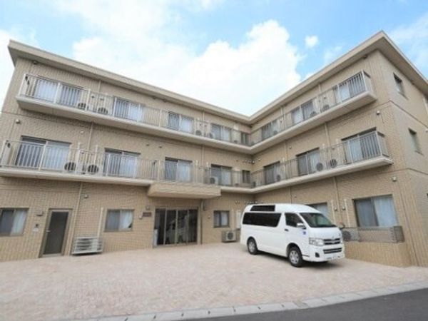 明るく広々とした外観
