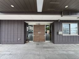 木製扉の入り口