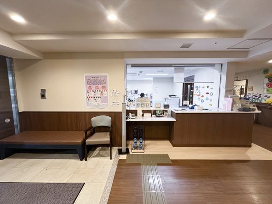 木目調の温かな受付