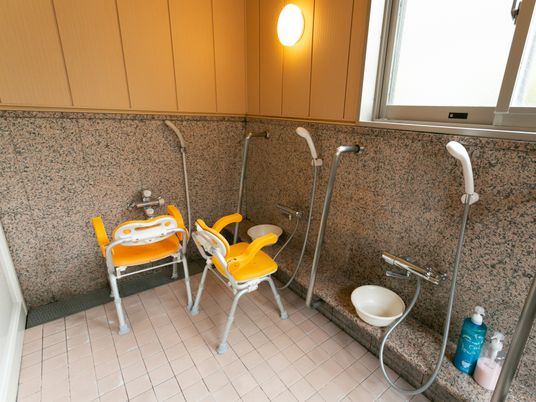 バリアフリー設計の浴室