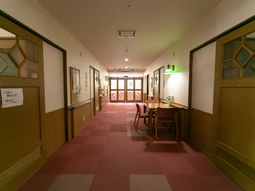 温かみのある廊下空間
