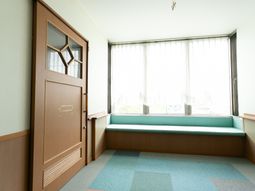 明るい和室の一角