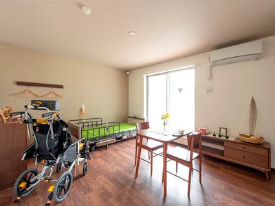 広々とした明るい居室