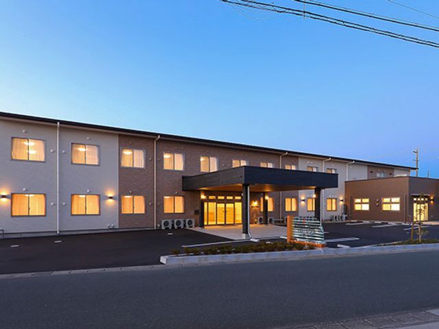 落ち着いた雰囲気の外観 外観 モダンで落ち着いた外観を持つ施設で、あたたかいケアを提供しませんか。