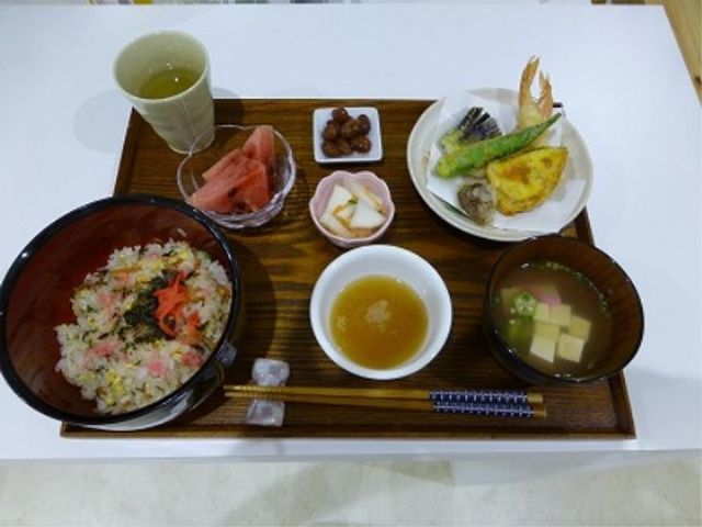 和食構成の食事セット