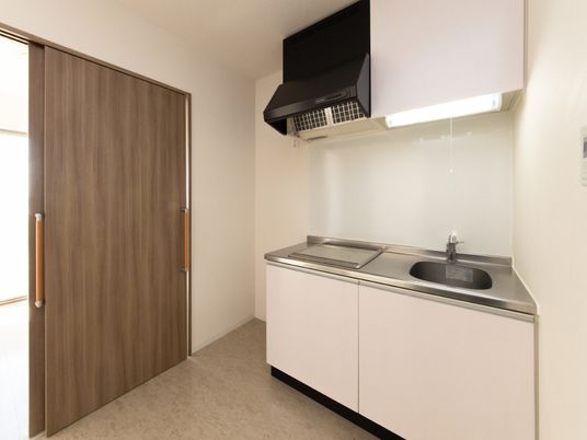 清潔な居室のキッチン