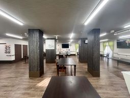 広々としたラウンジ