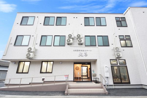 ゆったりした外観の施設