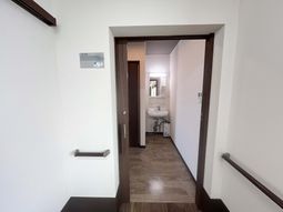 明るい洗面台の部屋