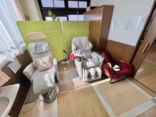 心地よい椅子のある部屋