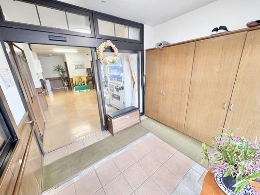 植物のあるエントランス