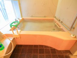 浴室の明るい空間