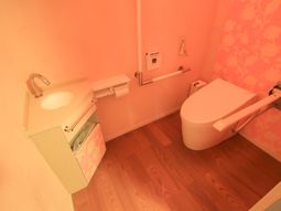 ピンクのトイレスペース
