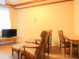 明るい居室の様子