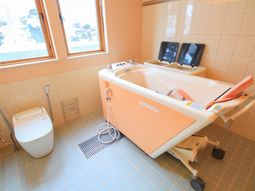 バリアフリー設計の浴室