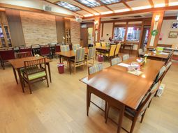 広々としたダイニングルーム