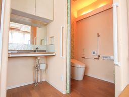 明るいトイレの間取り