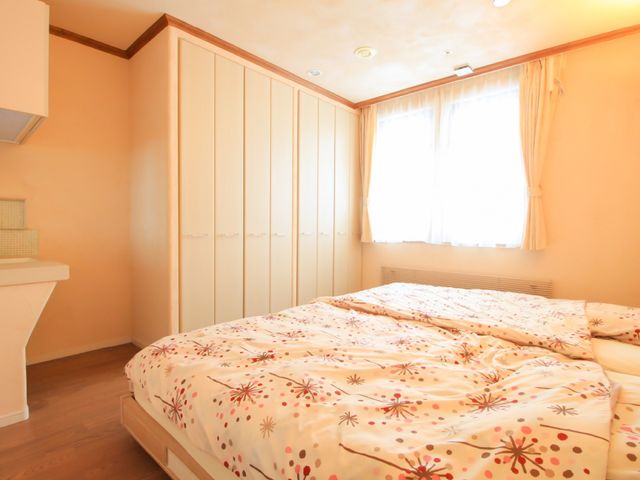 居心地の良い居室の様子 居室 落ち着いた色合いの居室です。温もりを感じる空間で、心地よい時間が過ごせそうです。