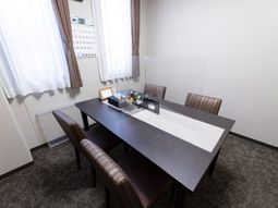 ダイニングテーブルのある部屋