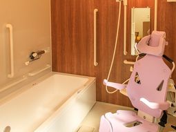バリアフリーの浴室設備