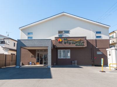 広々とした綺麗な外観