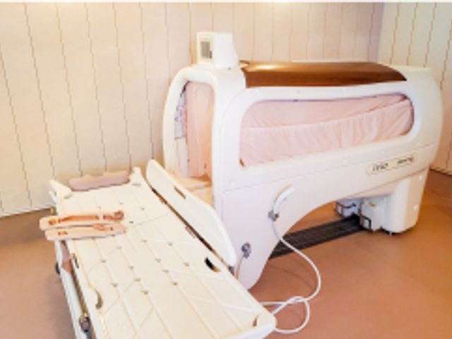 入浴が快適な浴室 浴室 最新の設備が整った浴室で、ご利用者の方々が安心して入浴を楽しめます。