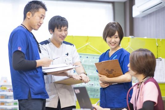 スタッフが会話する様子