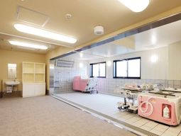 広々とした明るい浴室