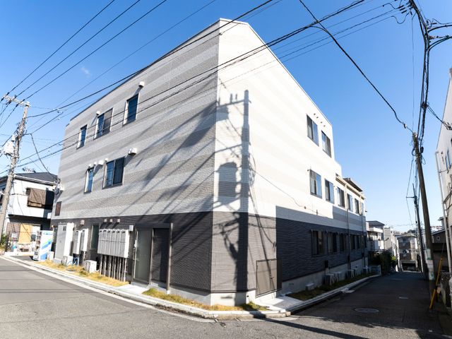現代的な建物の外観 外観 街並みに溶け込むモダンなデザインの建物です。周辺は静かで日当たりも良好、快適な勤務環境が期待できます。