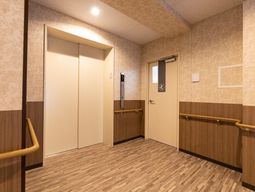 廊下とエレベーター